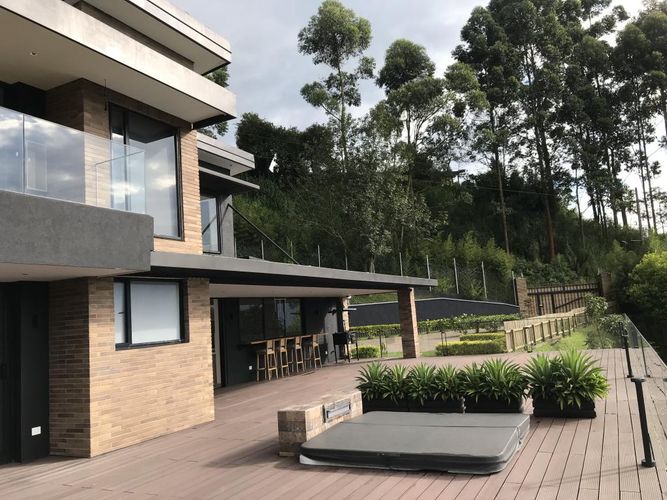 Casa de 5 alcobas en venta en San Isidro, La Estrella, 683 m² · foto 2 de 24