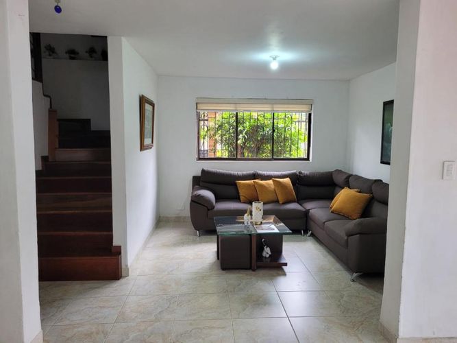 Casa de 5 alcobas en venta en La Castellana, Medellín, 362 m² · foto 3 de 24