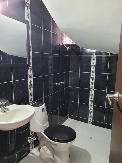 Casa de 5 alcobas en venta en La Castellana, Medellín, 362 m² · foto 7 de 24