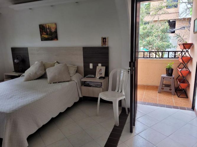 Casa de 5 alcobas en venta en La Castellana, Medellín, 362 m² · foto 12 de 24