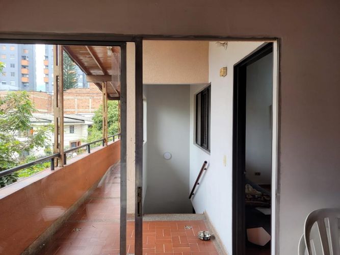 Casa de 5 alcobas en venta en La Castellana, Medellín, 362 m² · foto 13 de 24