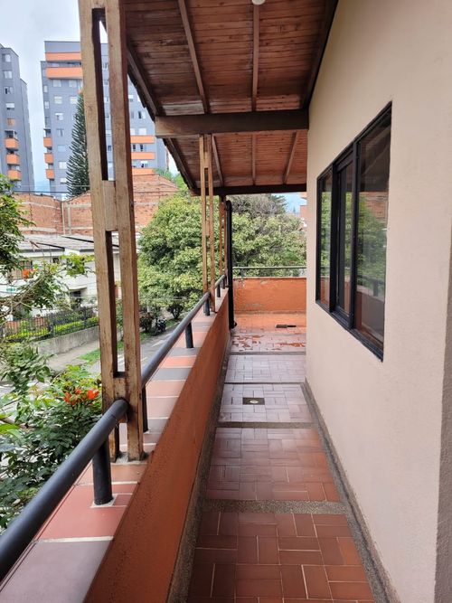 Casa de 5 alcobas en venta en La Castellana, Medellín, 362 m² · foto 15 de 24