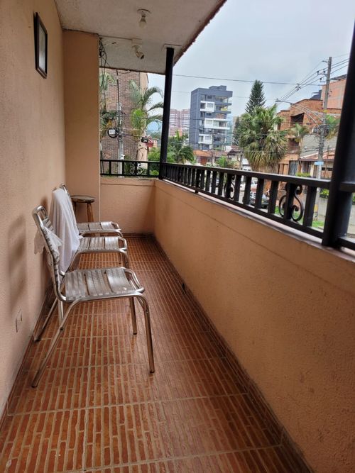 Casa de 5 alcobas en venta en La Castellana, Medellín, 362 m² · foto 22 de 24