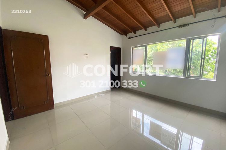 Apartamento de 5 alcobas en arriendo en Lorena, Medellín, 220 m² · foto 11 de 24