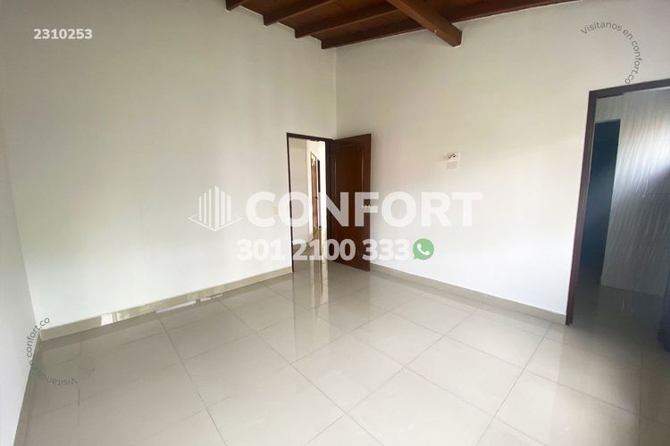 Apartamento de 5 alcobas en arriendo en Lorena, Medellín, 220 m² · foto 13 de 24