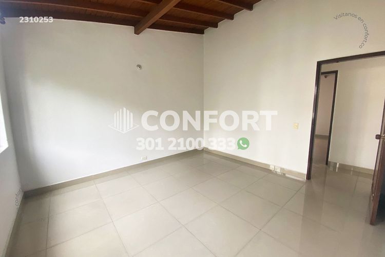Apartamento de 5 alcobas en arriendo en Lorena, Medellín, 220 m² · foto 14 de 24