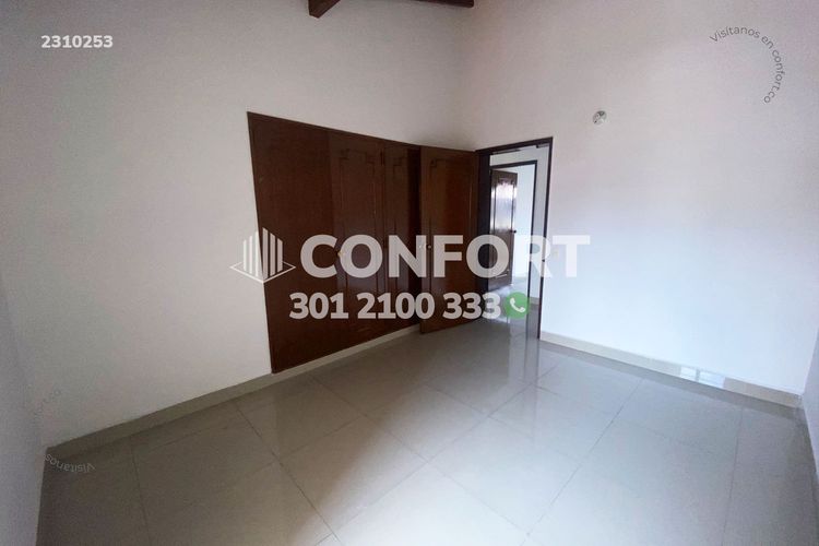 Apartamento de 5 alcobas en arriendo en Lorena, Medellín, 220 m² · foto 19 de 24