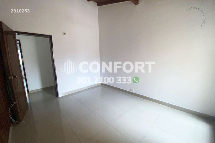 Apartamento de 5 alcobas en arriendo en Lorena, Medellín, 220 m² · foto 20 de 24