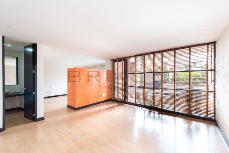 Apartaestudio en venta en Quinta Camacho, Bogotá, 80 m² · foto 2 de 8