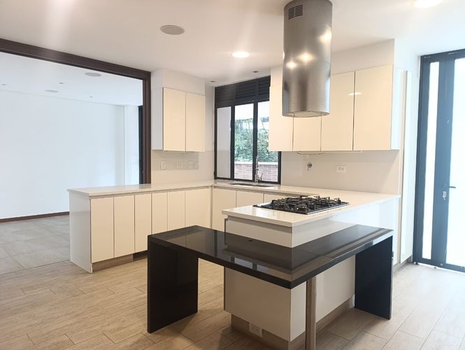 Apartamento de 3 alcobas en arriendo en El Poblado, Medellín, 280 m² · foto 9 de 18