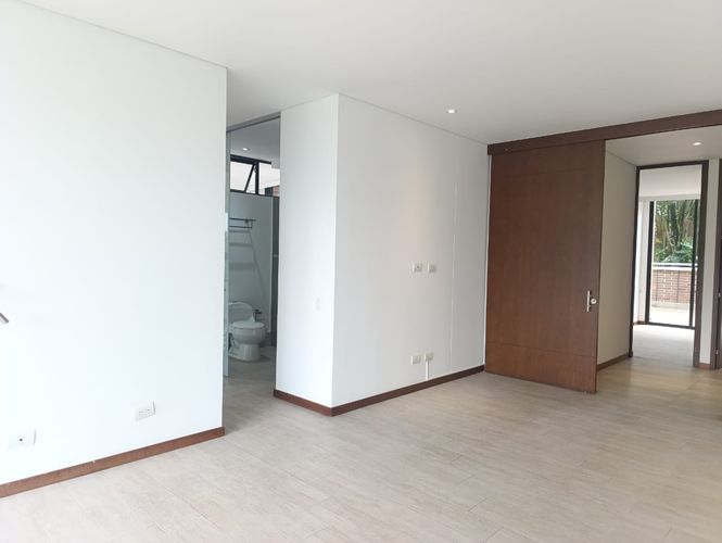 Apartamento de 3 alcobas en arriendo en El Poblado, Medellín, 280 m² · foto 15 de 18