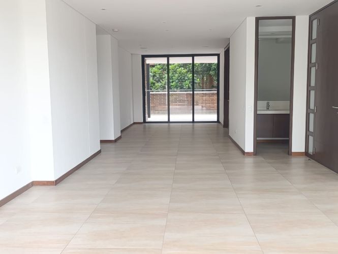 Apartamento de 3 alcobas en arriendo en El Poblado, Medellín, 280 m² · foto 4 de 18