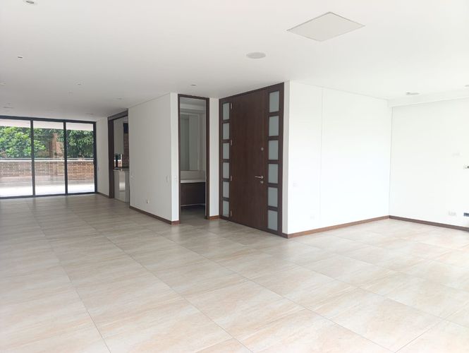 Apartamento de 3 alcobas en arriendo en El Poblado, Medellín, 280 m² · foto 2 de 18