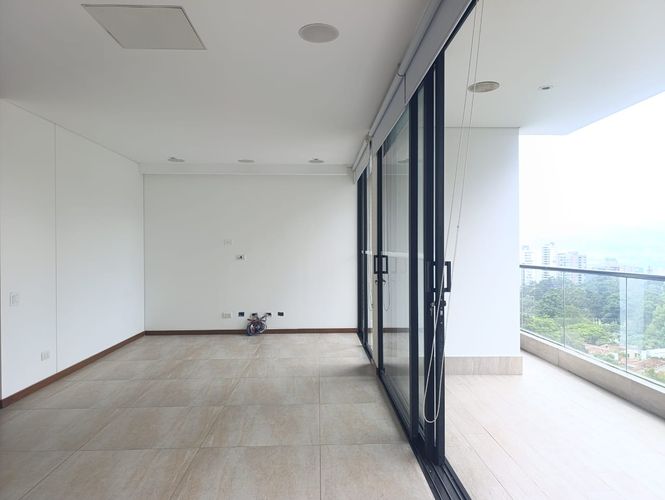 Apartamento de 3 alcobas en arriendo en El Poblado, Medellín, 280 m² · foto 3 de 18