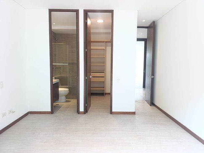 Apartamento de 3 alcobas en arriendo en El Poblado, Medellín, 280 m² · foto 10 de 18