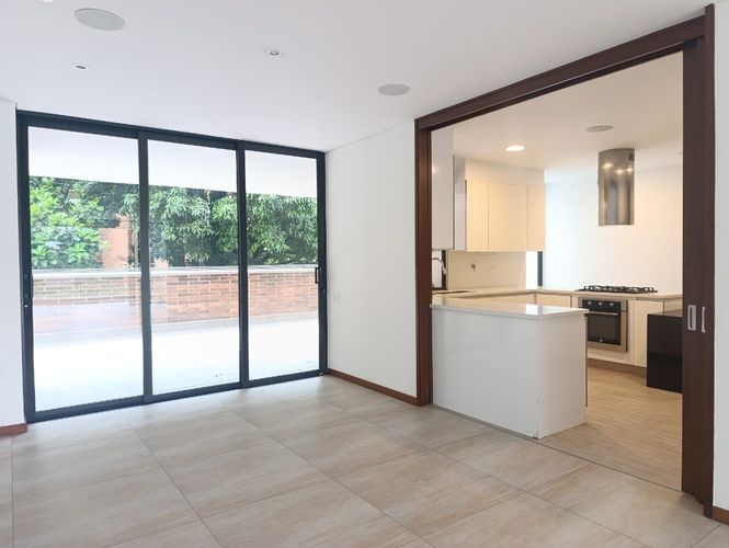 Apartamento de 3 alcobas en arriendo en El Poblado, Medellín, 280 m² · foto 7 de 18