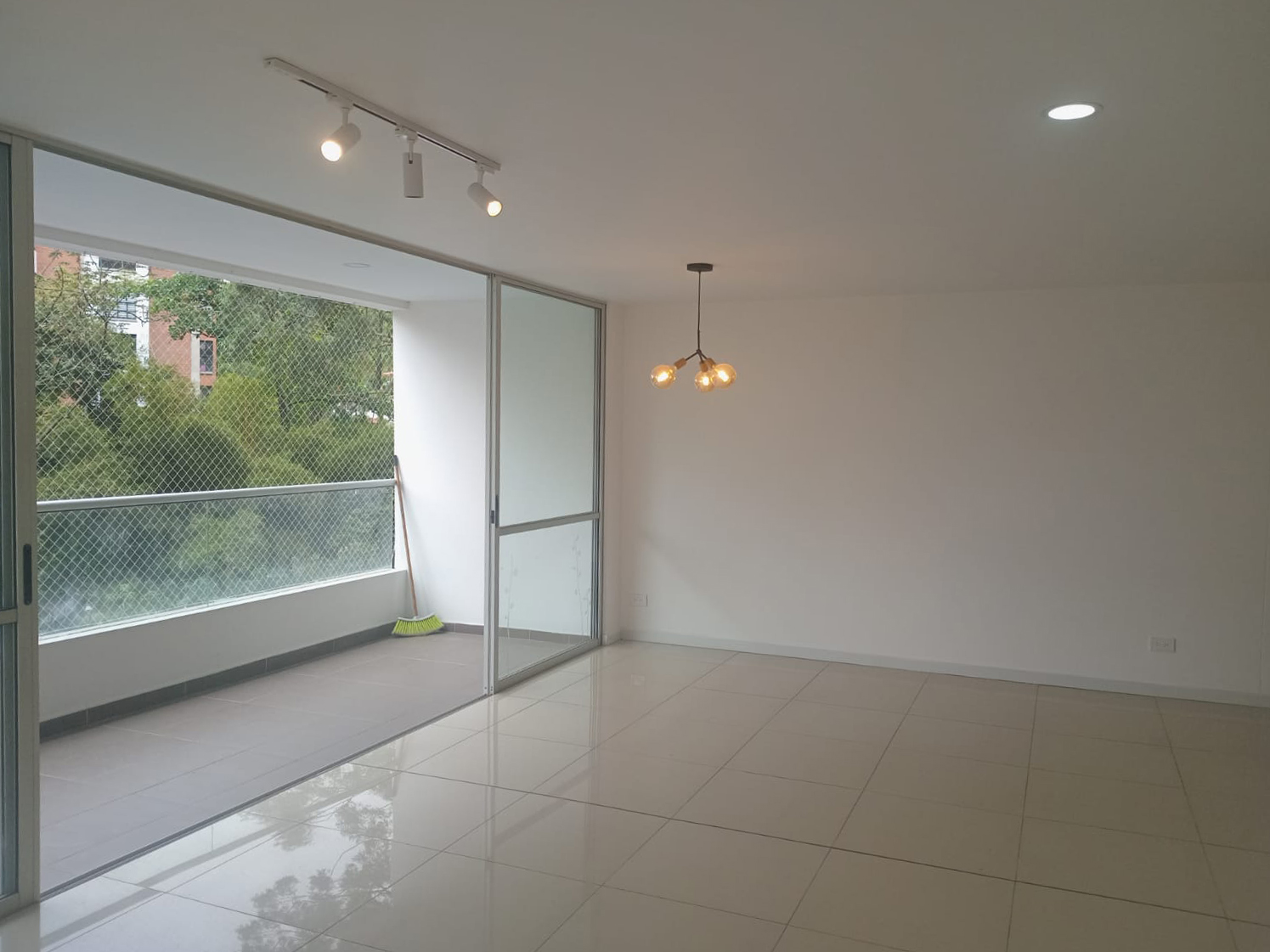 Apartamento en arriendo en El Poblado, Medellín · foto 3 de 18