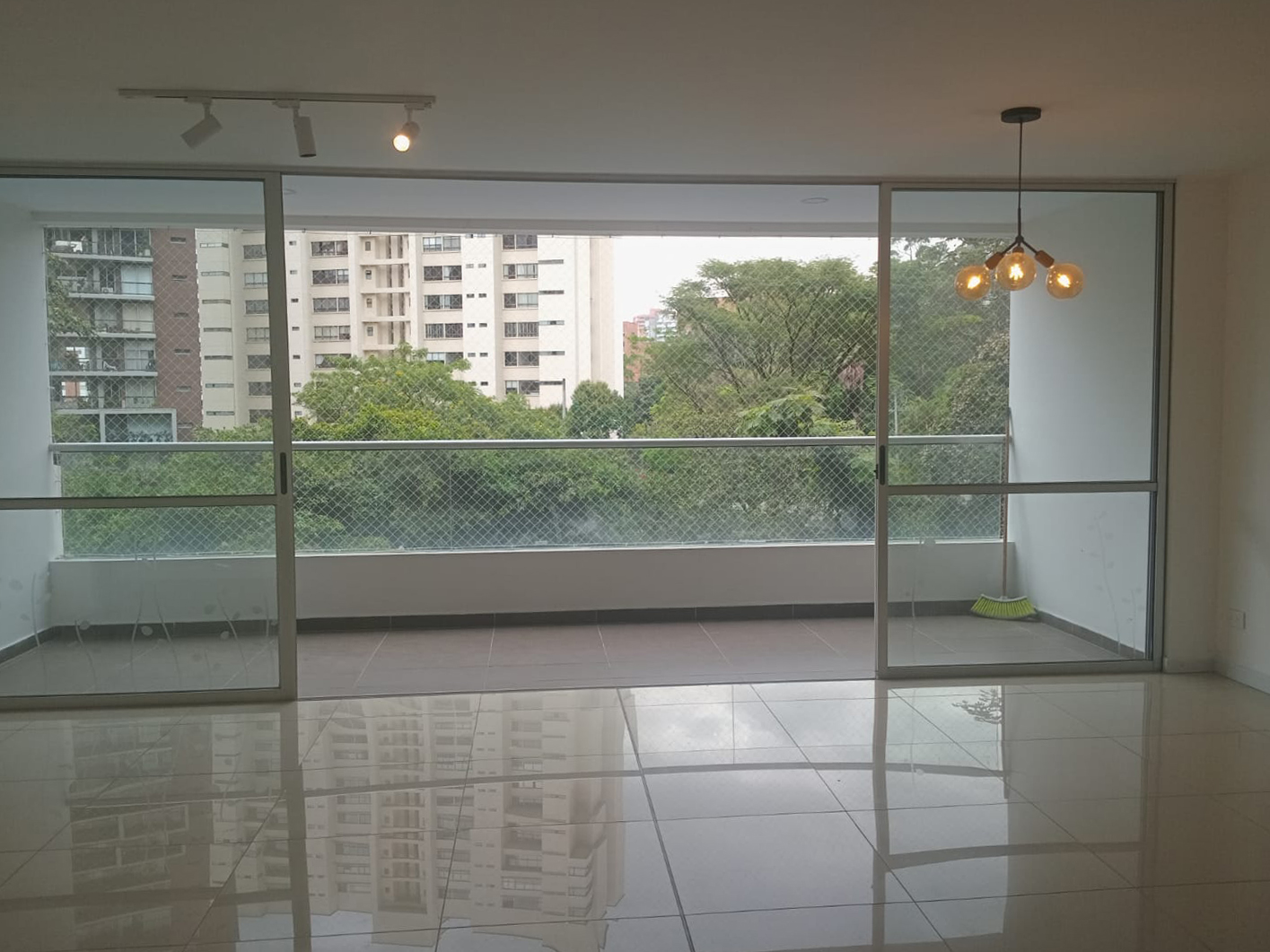 Apartamento en arriendo en El Poblado, Medellín · foto 2 de 18