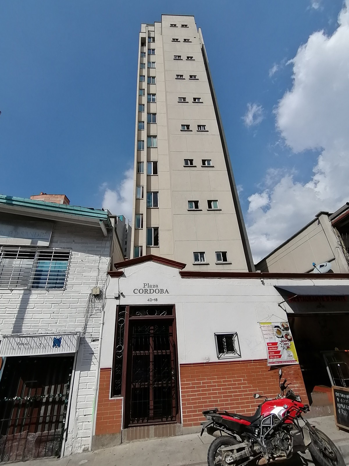 Apartaestudio for sale in La candelaria, Medellín 2