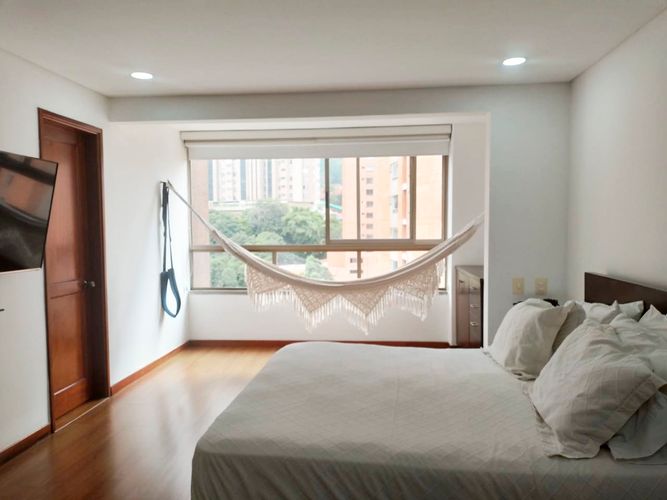 Apartamento de 3 alcobas en arriendo en El Tesoro, Medellín, 220 m² · foto 7 de 17
