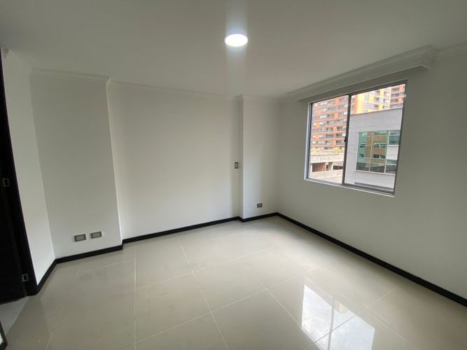 Apartamento de 3 alcobas en arriendo en Villa Carlota, Medellín, 84 m² · foto 5 de 14