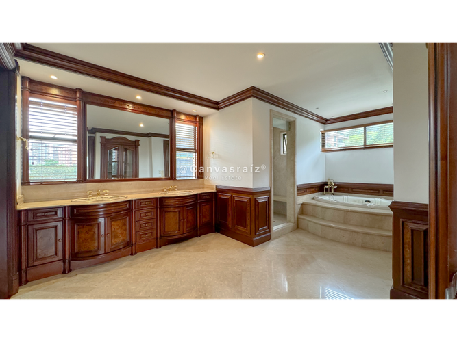 Apartamento de 5 alcobas en venta en El Poblado, Medellín, 425 m² · foto 16 de 17