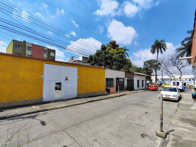 Edificio en venta en Los Libertadores, Cali, 1730 m² · foto 2 de 21