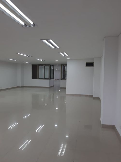 Edificio en venta en Los Libertadores, Cali, 1730 m² · foto 9 de 21