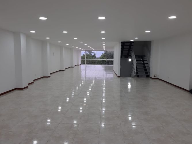 Edificio en venta en Los Libertadores, Cali, 1730 m² · foto 10 de 21