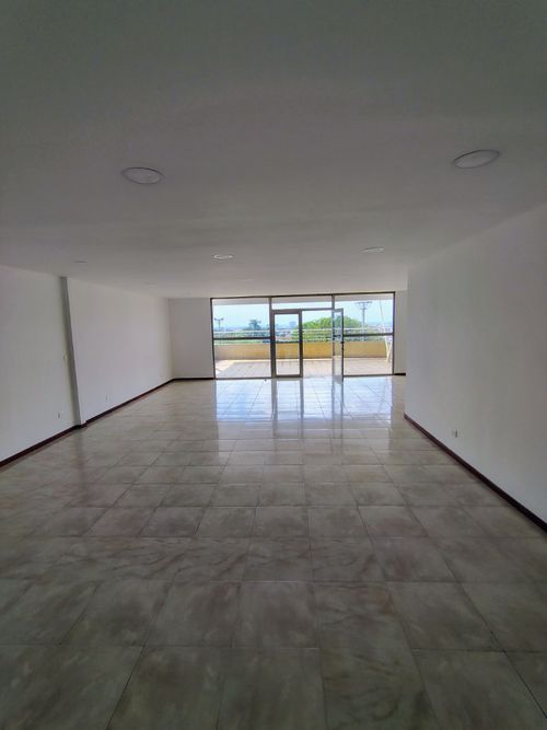 Edificio en venta en Los Libertadores, Cali, 1730 m² · foto 13 de 21