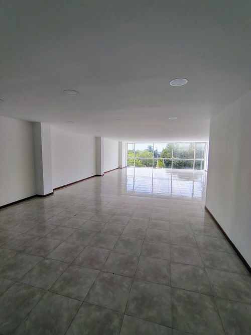Edificio en venta en Los Libertadores, Cali, 1730 m² · foto 15 de 21