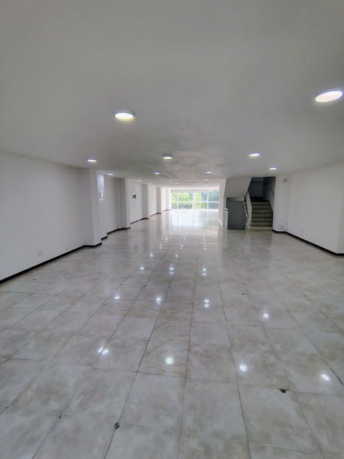 Edificio en venta en Los Libertadores, Cali, 1730 m² · foto 16 de 21