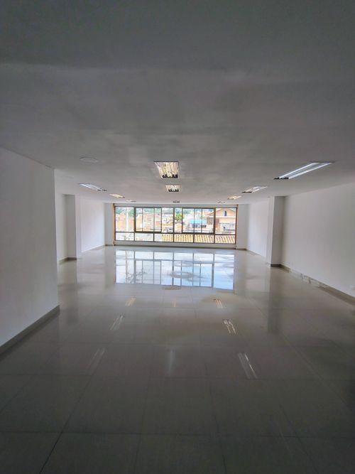 Edificio en venta en Los Libertadores, Cali, 1730 m² · foto 17 de 21