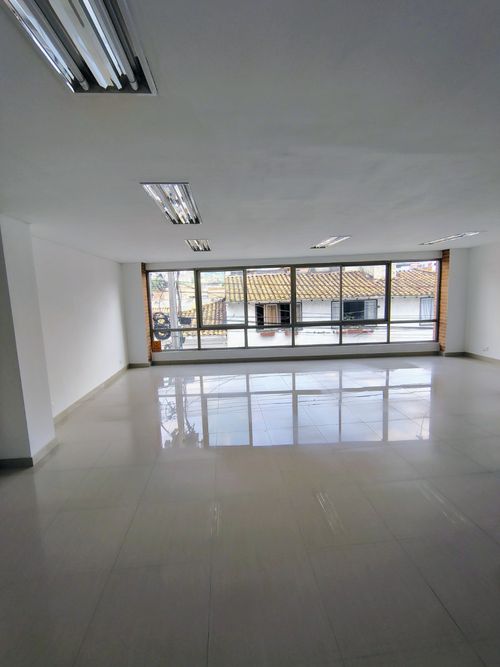 Edificio en venta en Los Libertadores, Cali, 1730 m² · foto 20 de 21