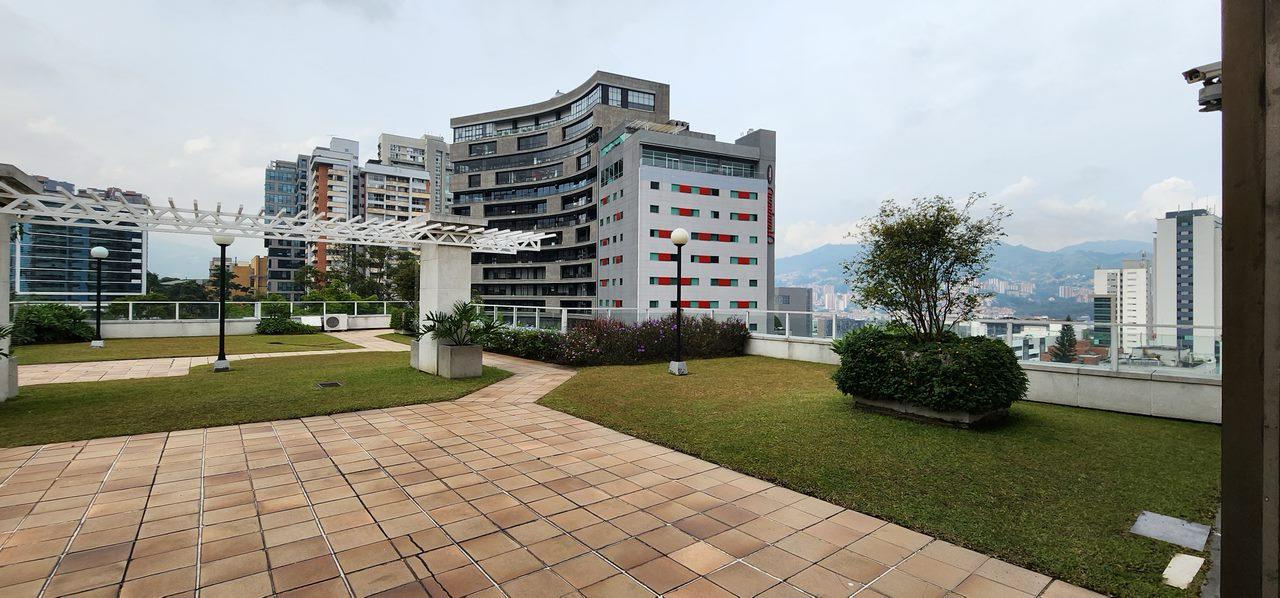 Apartamento en arriendo en El Poblado, Medellín · foto 3 de 18