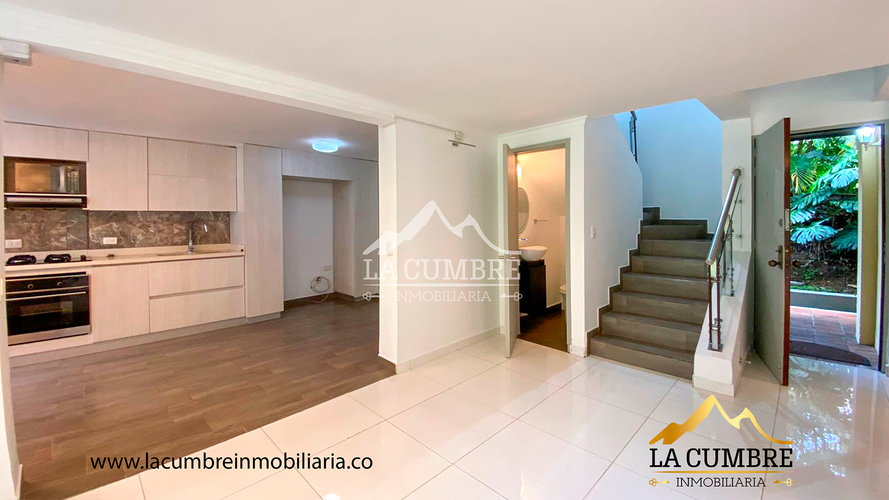 Casa de 3 alcobas en arriendo en El Tesoro, Medellín, 280 m² · foto 2 de 14