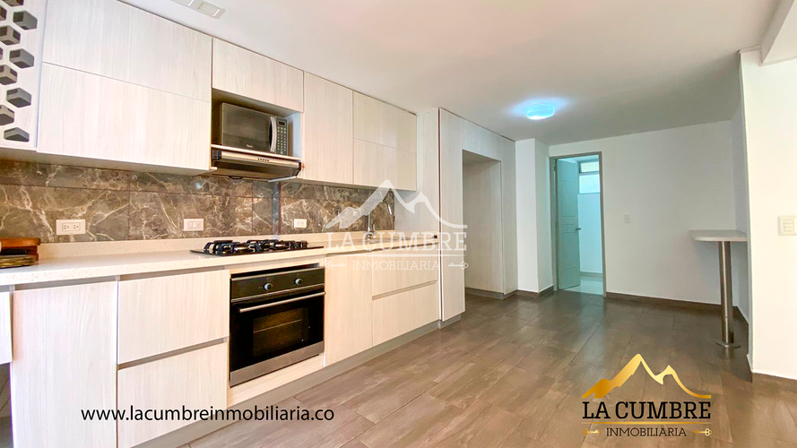 Casa de 3 alcobas en arriendo en El Tesoro, Medellín, 280 m² · foto 3 de 14