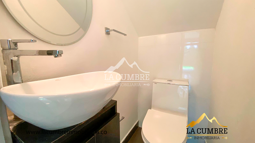 Casa de 3 alcobas en arriendo en El Tesoro, Medellín, 280 m² · foto 4 de 14