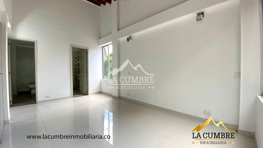 Casa de 3 alcobas en arriendo en El Tesoro, Medellín, 280 m² · foto 6 de 14