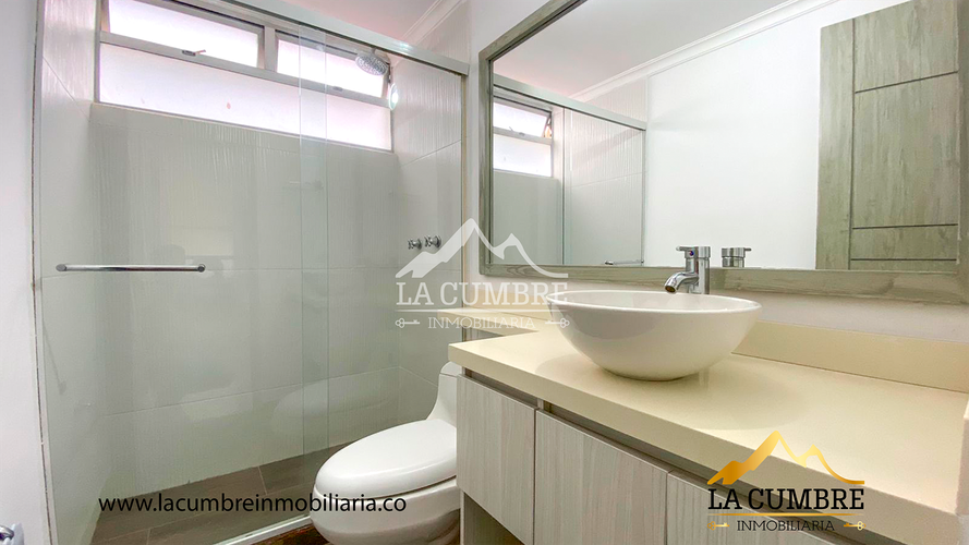 Casa de 3 alcobas en arriendo en El Tesoro, Medellín, 280 m² · foto 11 de 14