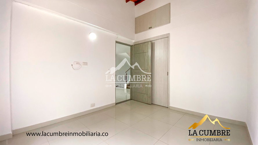 Casa de 3 alcobas en arriendo en El Tesoro, Medellín, 280 m² · foto 12 de 14