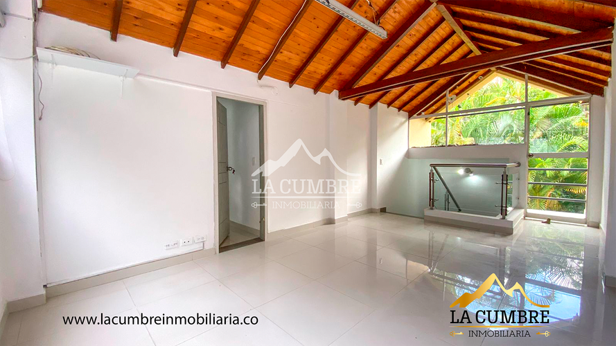 Casa de 3 alcobas en arriendo en El Tesoro, Medellín, 280 m² · foto 13 de 14