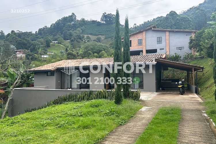 Casa de 4 alcobas en arriendo en San Rafael, Envigado, 330 m² · foto 4 de 24