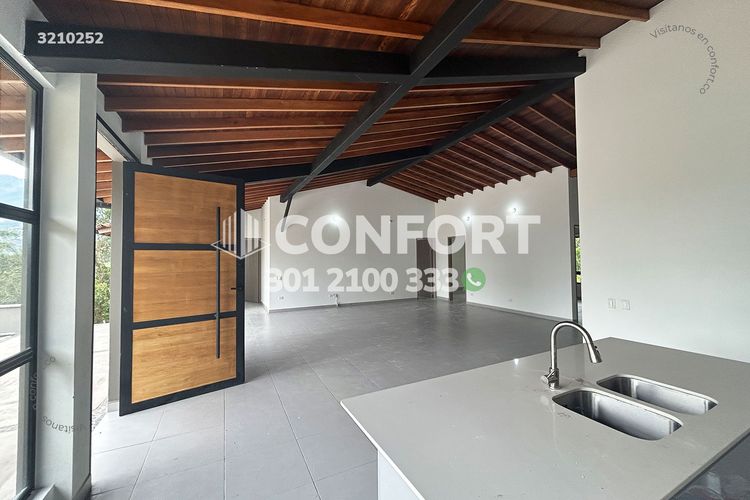 Casa de 4 alcobas en arriendo en San Rafael, Envigado, 330 m² · foto 7 de 24