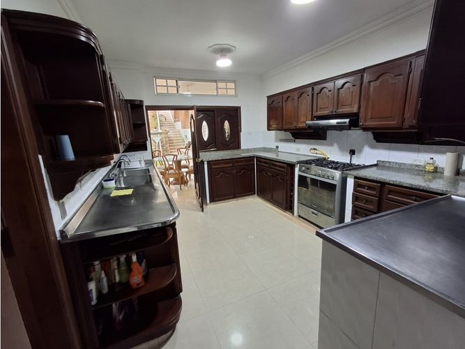Casa de 5 alcobas en venta en Lagos Del Cacique, Bucaramanga, 650 m² · foto 5 de 24