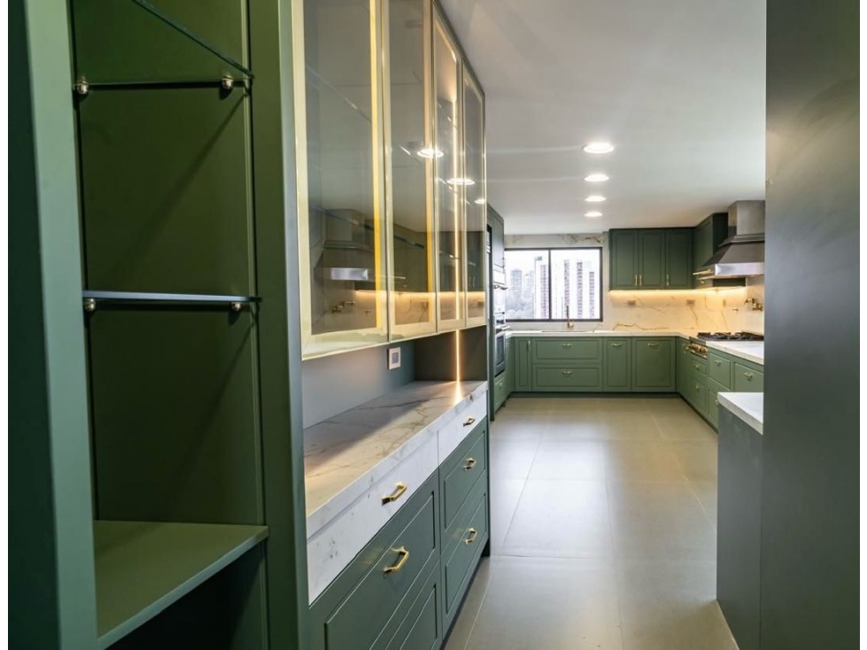Apartamento en venta en El Poblado, Medellín · foto 2 de 24