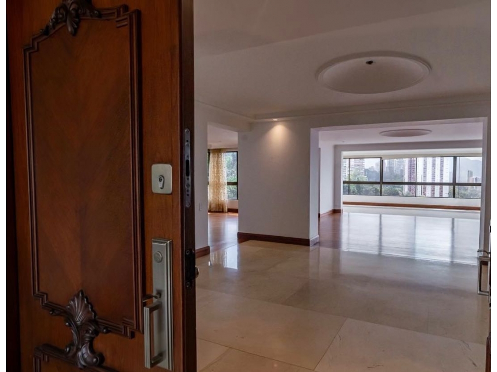 Apartamento en venta en El Poblado, Medellín · foto 5 de 24