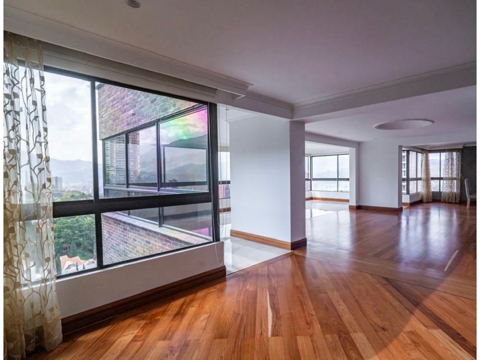 Apartamento en venta en El Poblado, Medellín · foto 8 de 24