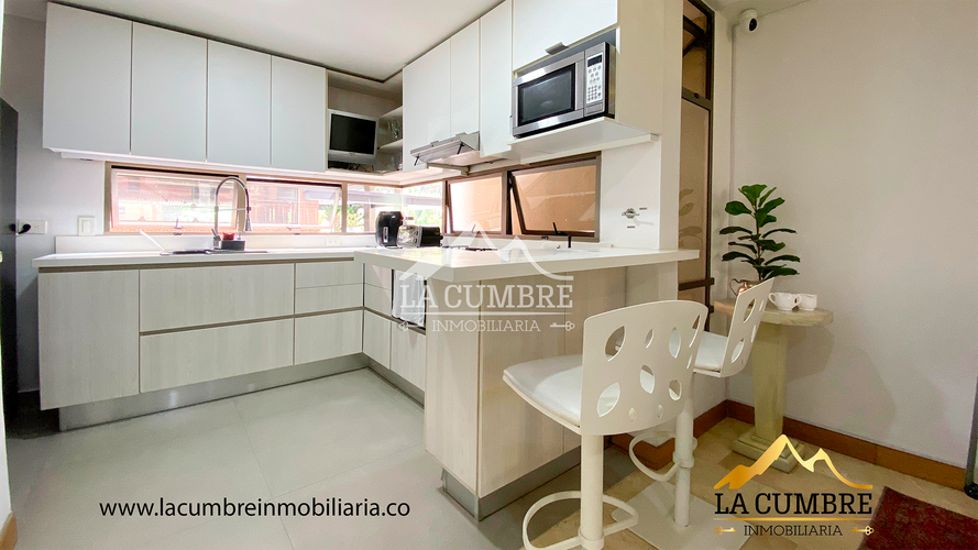 Apartamento de 3 alcobas en arriendo en Los Parra, Medellín, 135 m² · foto 5 de 12
