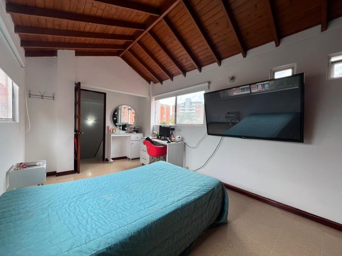 Casa de 4 alcobas en venta en Loma Benedictinos, Envigado, 186 m² · foto 6 de 18
